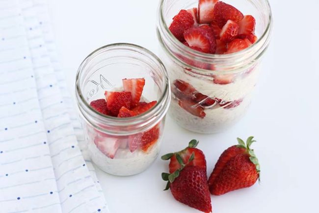 Strawberry Overnight Oats with Yogurt - Yummy Family Food
